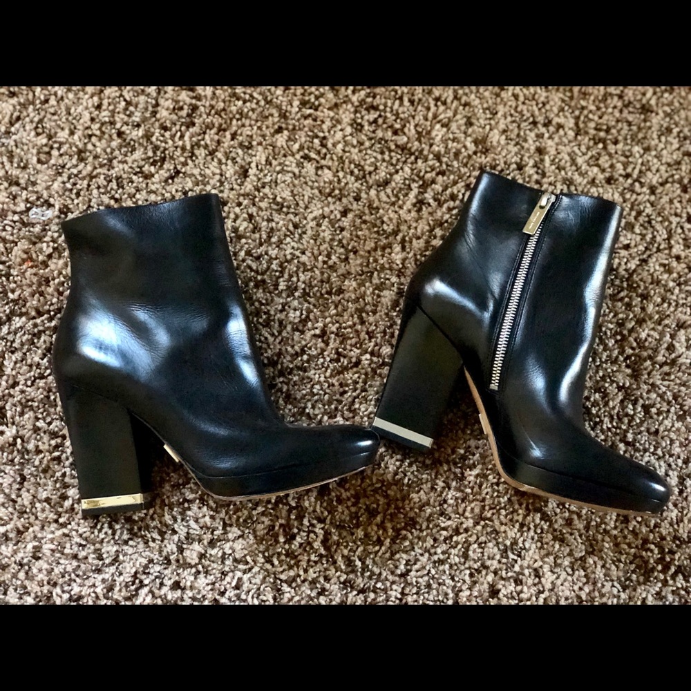 New Michael kors women’s leather booties 7